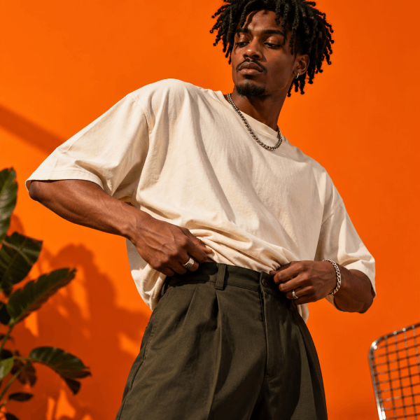 How to Tuck an Oversized T-Shirt How to Tuck an Oversized T-Shirt Image